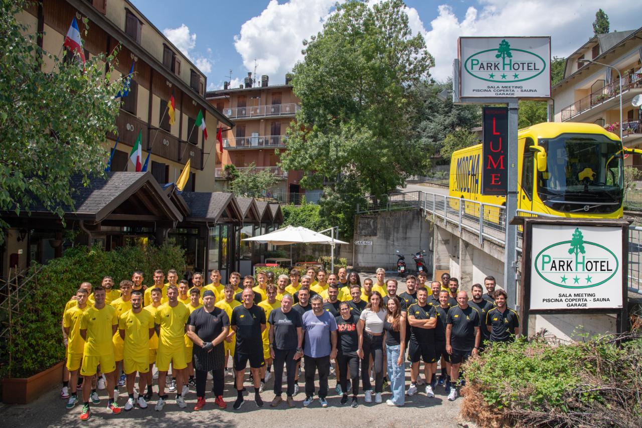 foto fine ritiro Modena squadra e staff