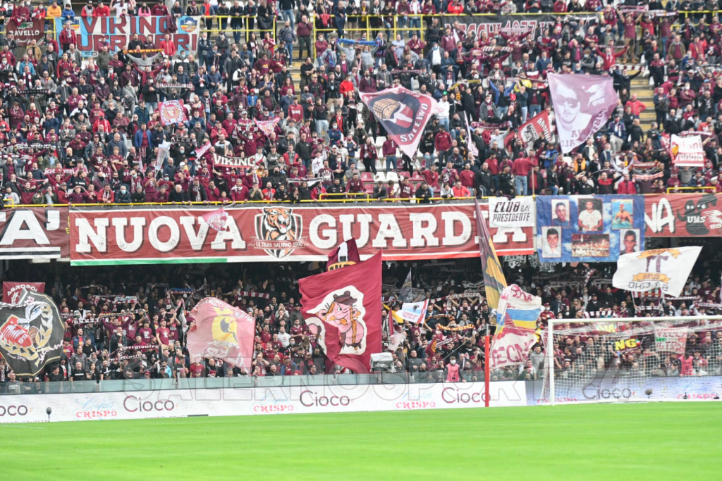 Salernitana curva tifosi discorso squadra